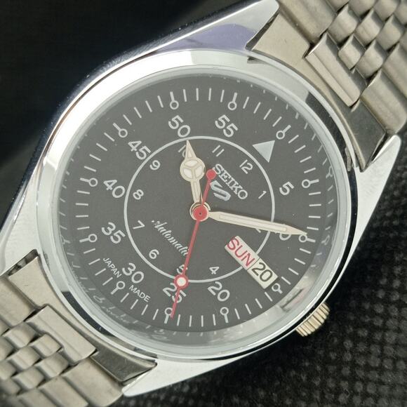 Seiko Other - Vintage 1989 Seiko Automatic Mens Silver Watch W/daydate & Black accents